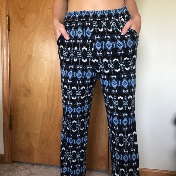 Hollister patterned flowy pants - Picture 2 of 8